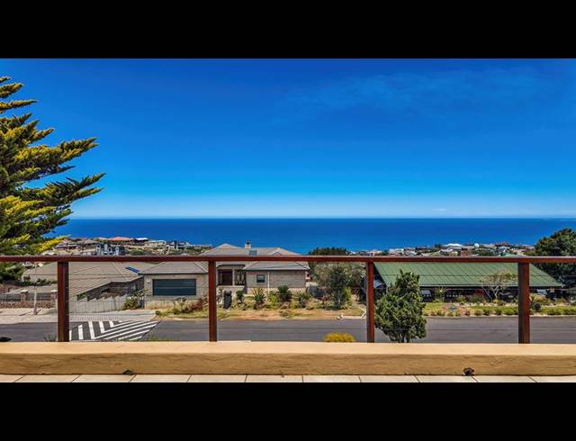 7 BEDROOM HOUSE FOR SALE IN DANA BAY